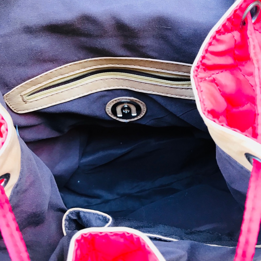 Red backpack/purse - Picture 6 of 6